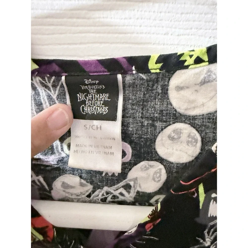Disney The Nightmare‎ Before Christmas Size Small Scrub Top V Neck Pockets